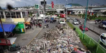 Recolectores de basura denuncian extorsiones y bloquean avenida con 30 toneladas de desechos en Chimalhuacán