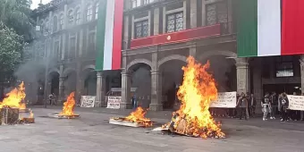 Con quema de colchones, culminan las protestas de Normalistas de Amilcingo