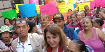 Organizaciones sociales respaldan a Margarita González Saravia; entregan peticiones