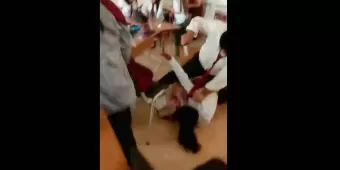 IMÁGENES SENSIBLES. Sujeto celoso mata su novia en el salón de clases 