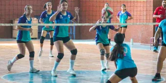 Inicia torneo de voleibol en el Revo