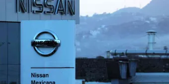 Agoniza Nissan, solo tiene 14 meses para obtener financiamiento 